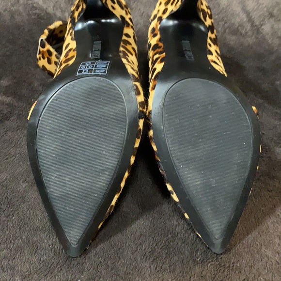 Leopard Print Nine West Shoes with Ankle Straps - Picture 3 of 4